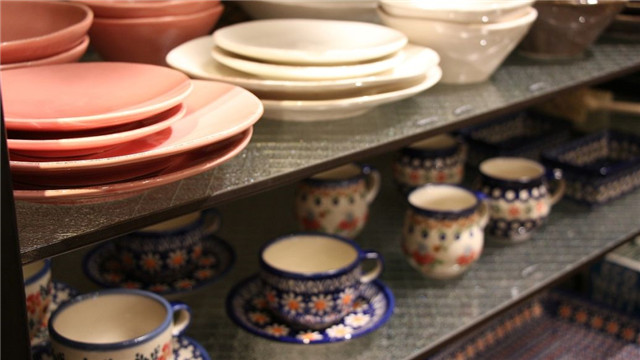 上海機(jī)場餐具廚具進(jìn)口報(bào)關(guān)費(fèi)用以及關(guān)稅是多少？ 